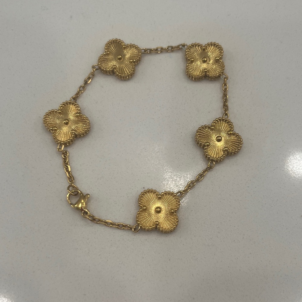 Chic Gold Floral Bracelet